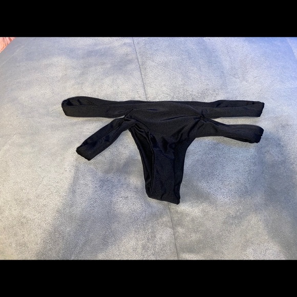 Black bikini bottom - Picture 2 of 2